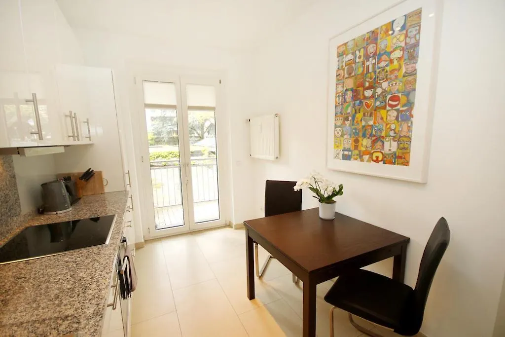 Moebliertes Apartment Im Herzen Von Duesseldorf 0*, Dusseldorf