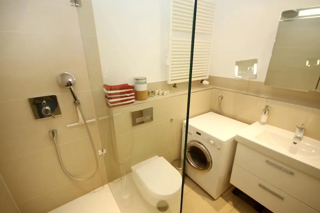 Moebliertes Apartment Im Herzen Von Duesseldorf Germany