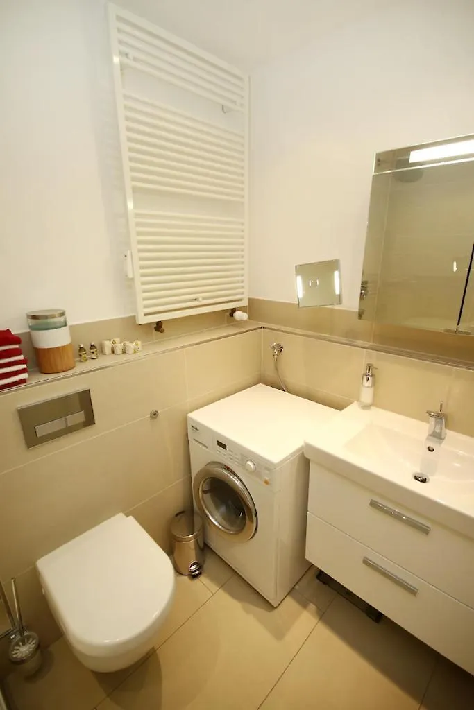 Moebliertes Apartment Im Herzen Von Duesseldorf Dusseldorf