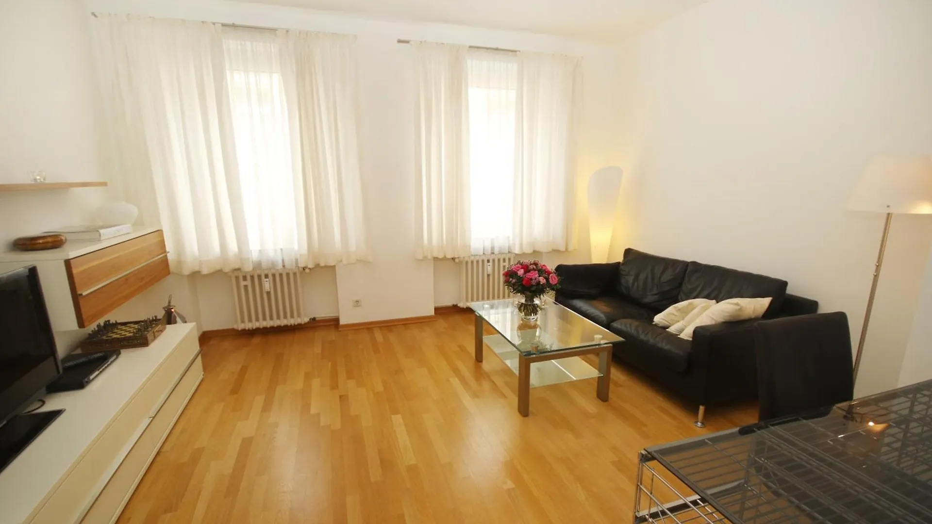 Moebliertes Apartment Im Herzen Von Duesseldorf