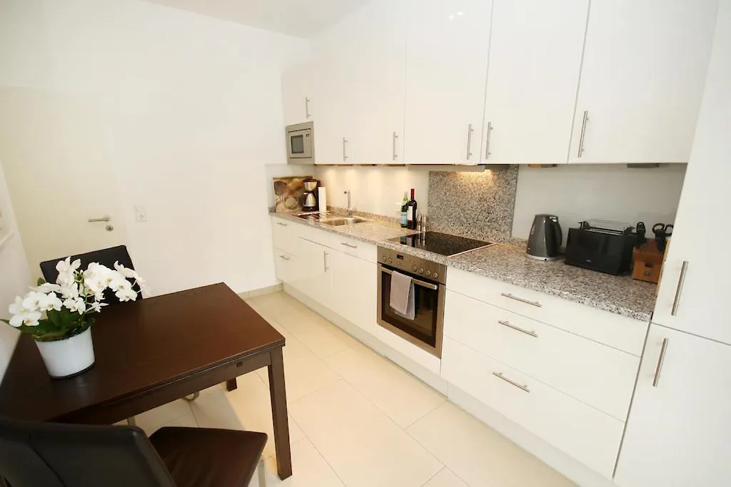 Moebliertes Apartment Im Herzen Von Duesseldorf